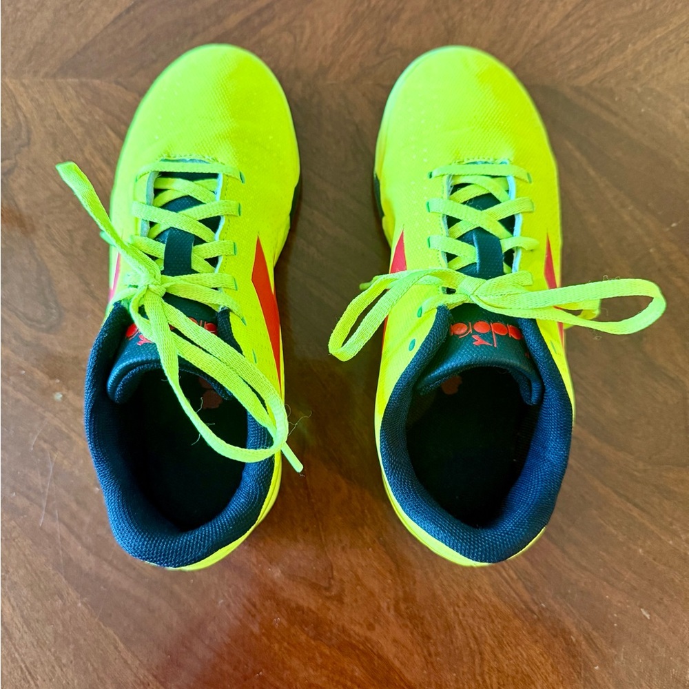 Diadora Indoor Soccer Shoes